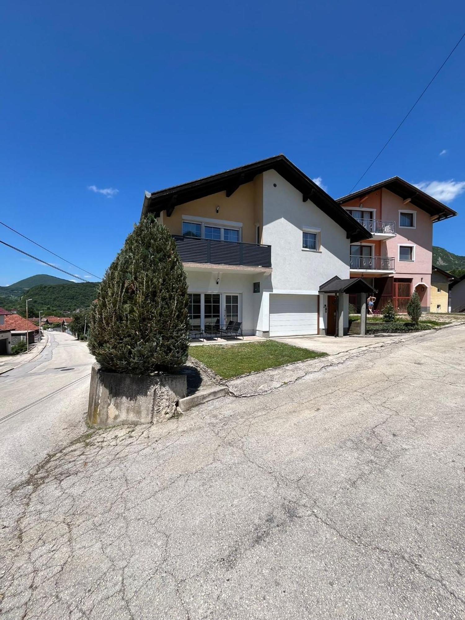 Home Away From Home Jajce Exterior foto